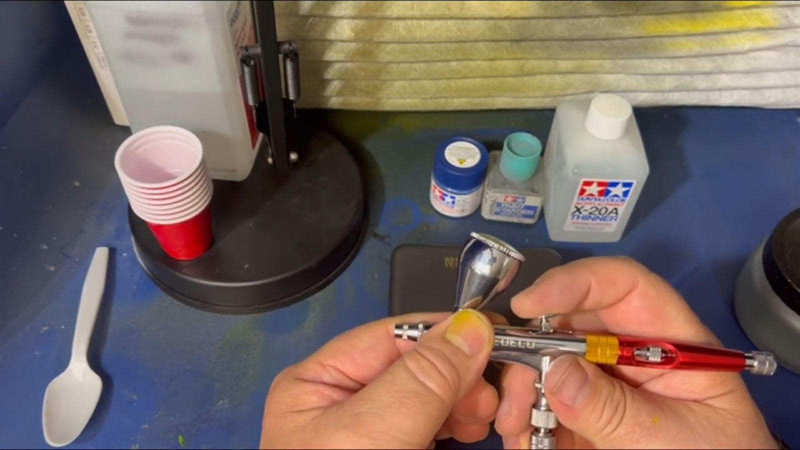 Load video: How to Operate an Airbrush? -- Beginners&#39; Guide